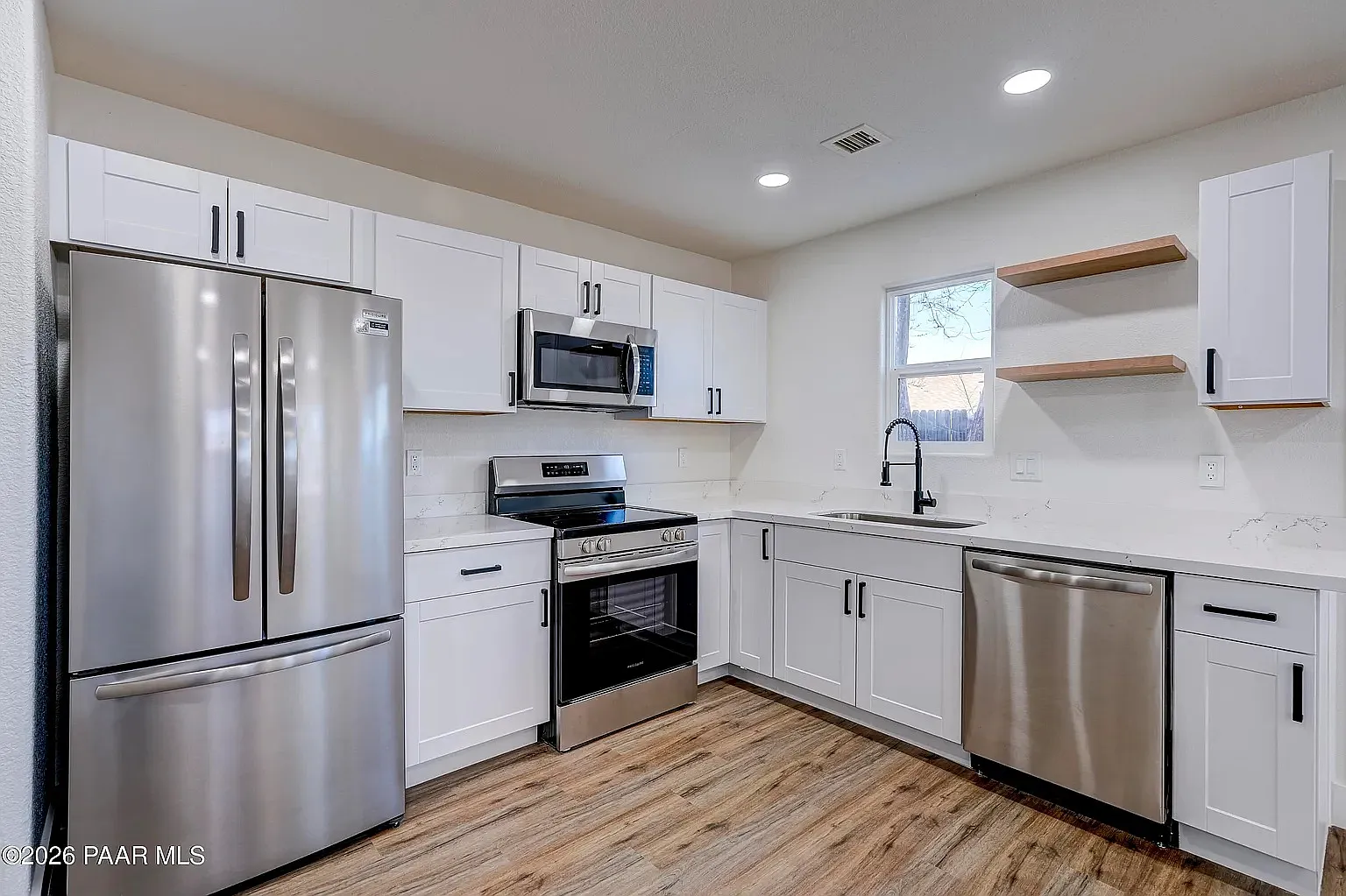 2 bed, 1000 sqft, $2,000 — Photo 2
