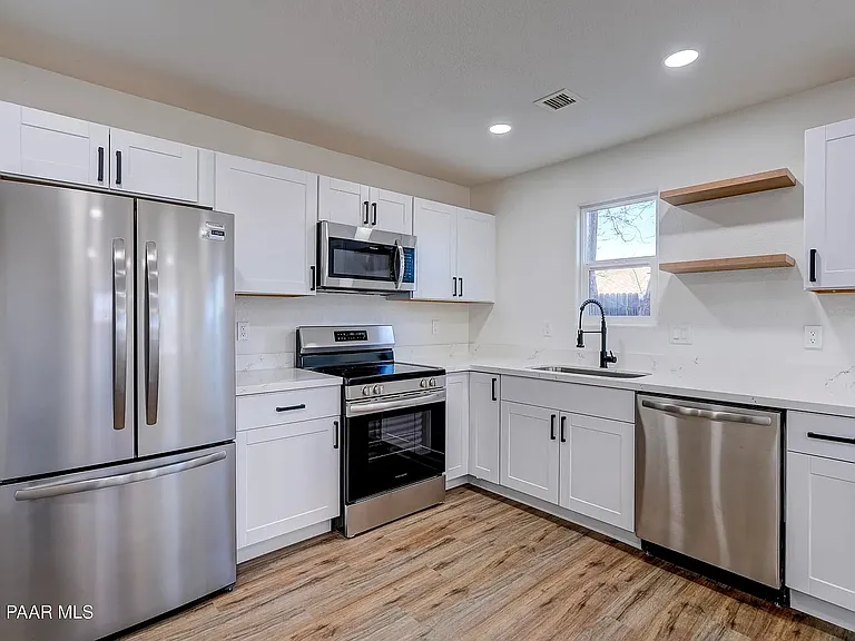 3164 N Yavapai Rd #B — Photo 2