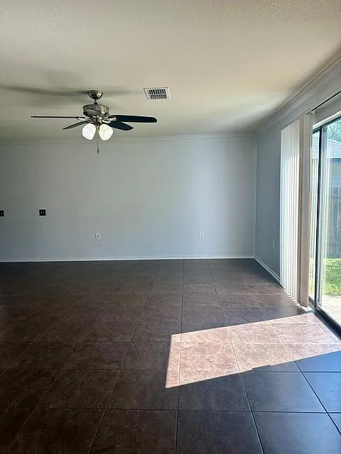 4 bed, 2.5 bath, 2128 sqft, $2,500 — Photo 4