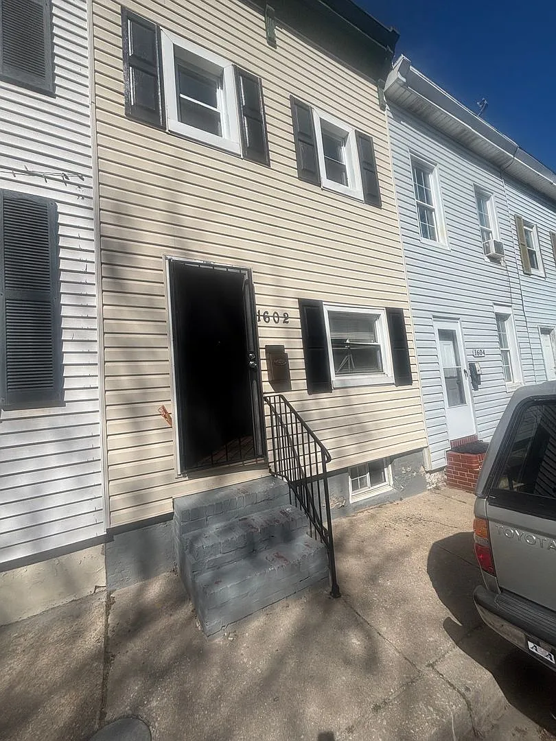 Charming 2BR House in Baltimore, MD 21226 — Photo 3