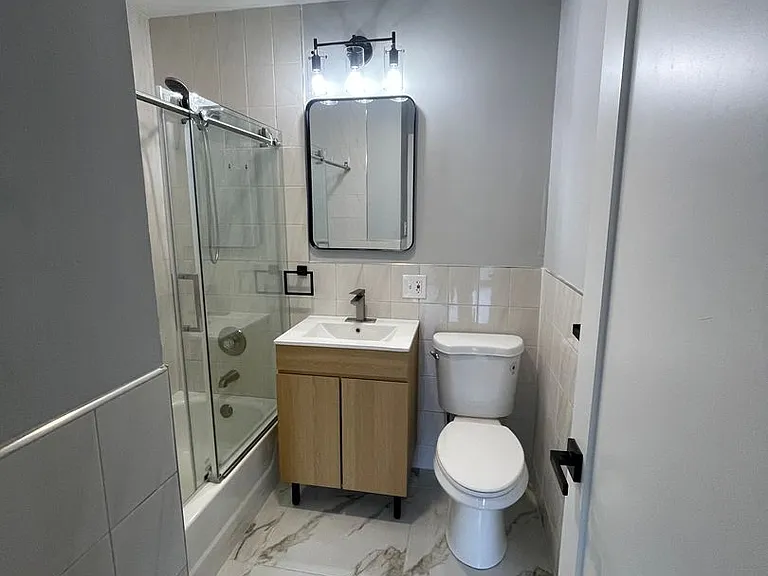 6524 W Diversey Ave — Photo 15