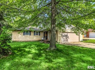 306 Knollcrest Ave, Pekin, IL 61554