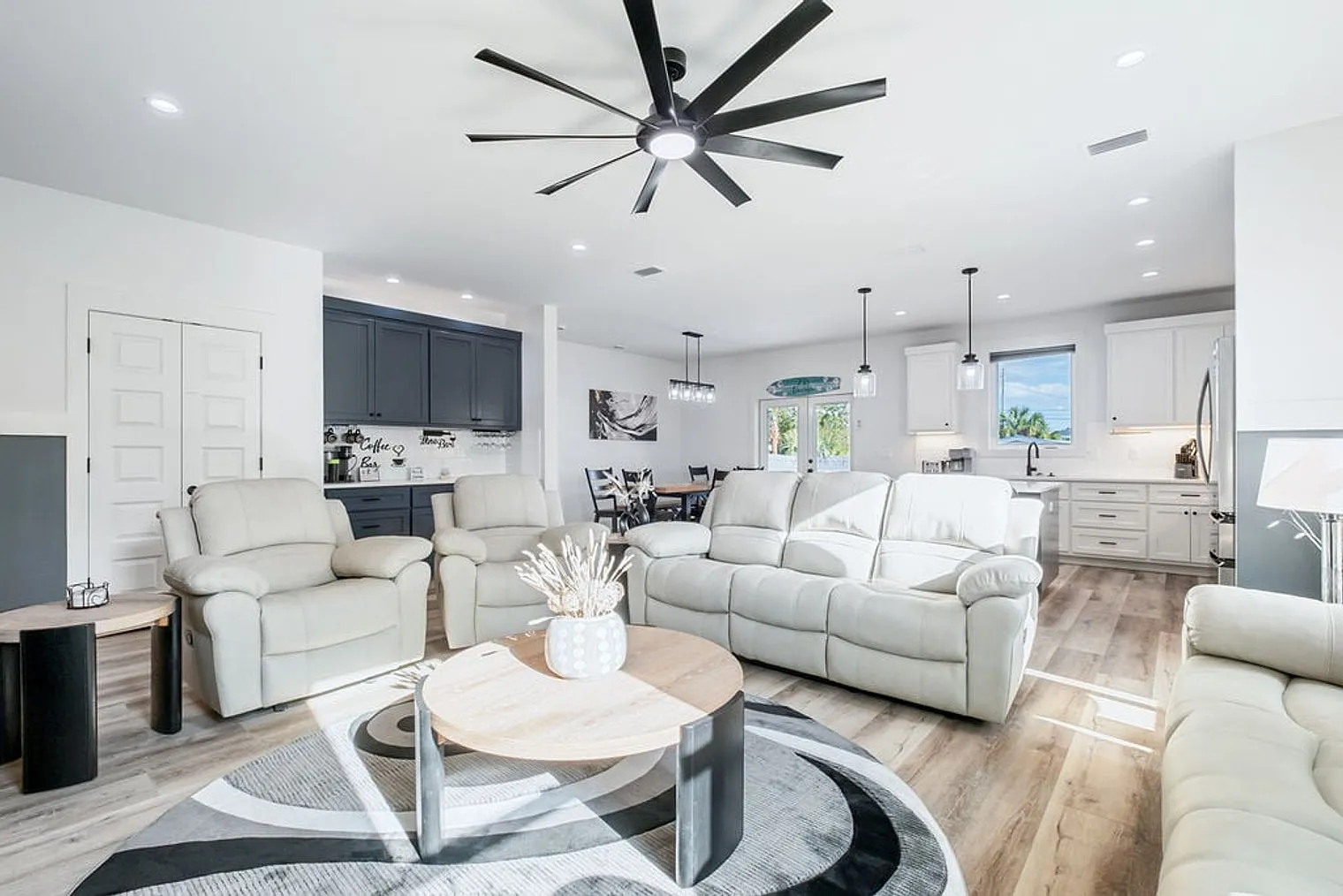 4 bed, 4.0 bath, 1732 sqft, $3,671 — Photo 3