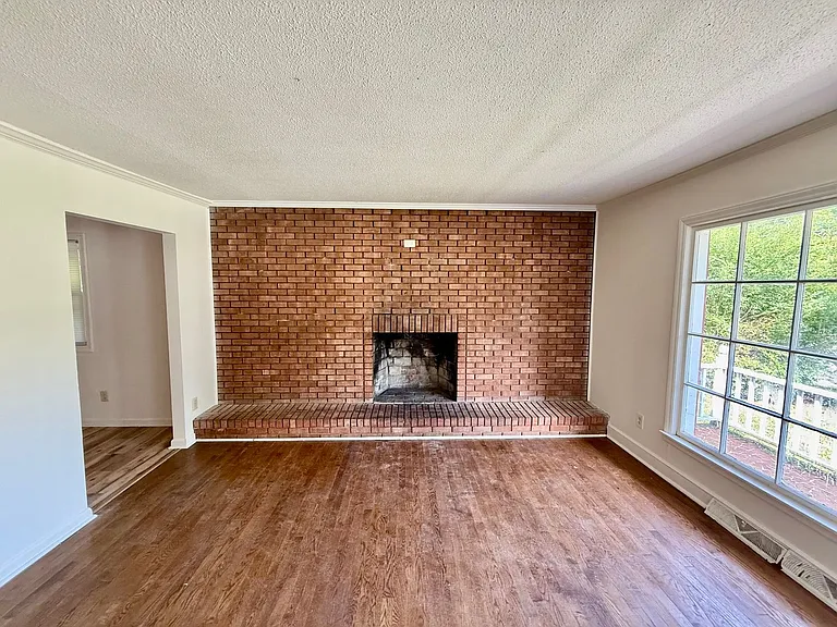 1003 Apple St — Photo 2
