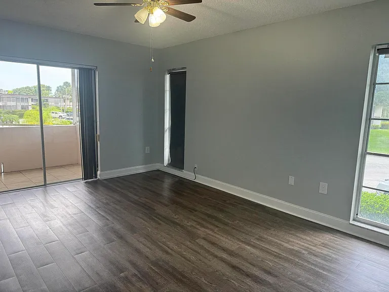 4 Greenway Vlg N #203 — Photo 9