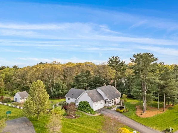 17 Hitching Post Rd, Lakeville, MA 02347