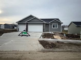 25132 Bluebird Cir, Adel, IA 50003