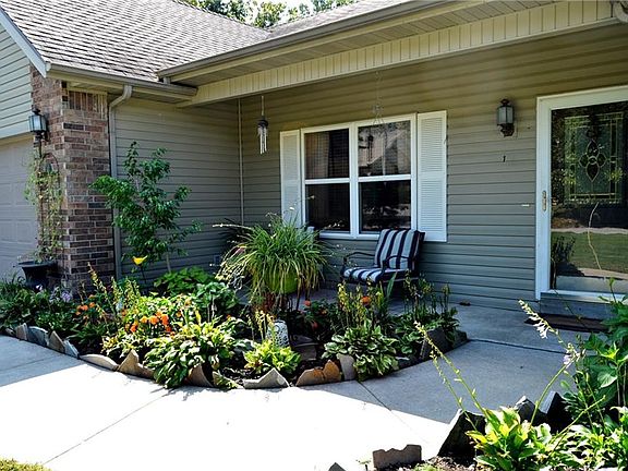 2nd image of 25 Holcombe Ln