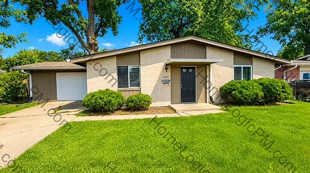 3 bed, 1.5 bath, 1152 sqft, $1,585 — Photo 1