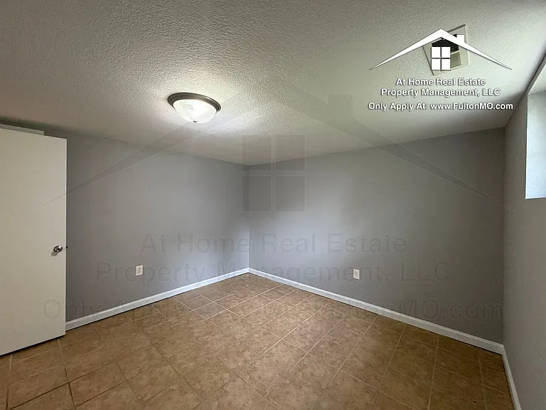 217 W 6th St — Photo 35