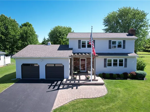 5135 Laura Ln, Canandaigua, NY 14424