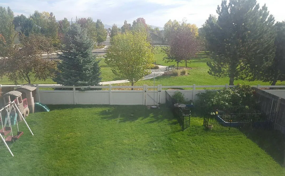 4 bed, 2.5 bath, 2525 sqft, $2,800 — Photo 2