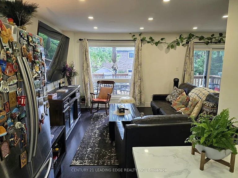 11 Radford Cres #MAIN FLR — Photo 8