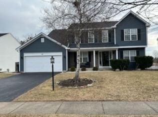 29 Ivanhoe Ln, Cary, IL 60013