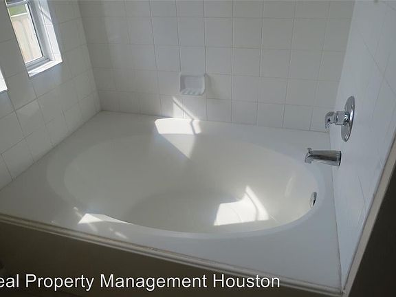 4th image of 11914 Chetman Dr APT B
