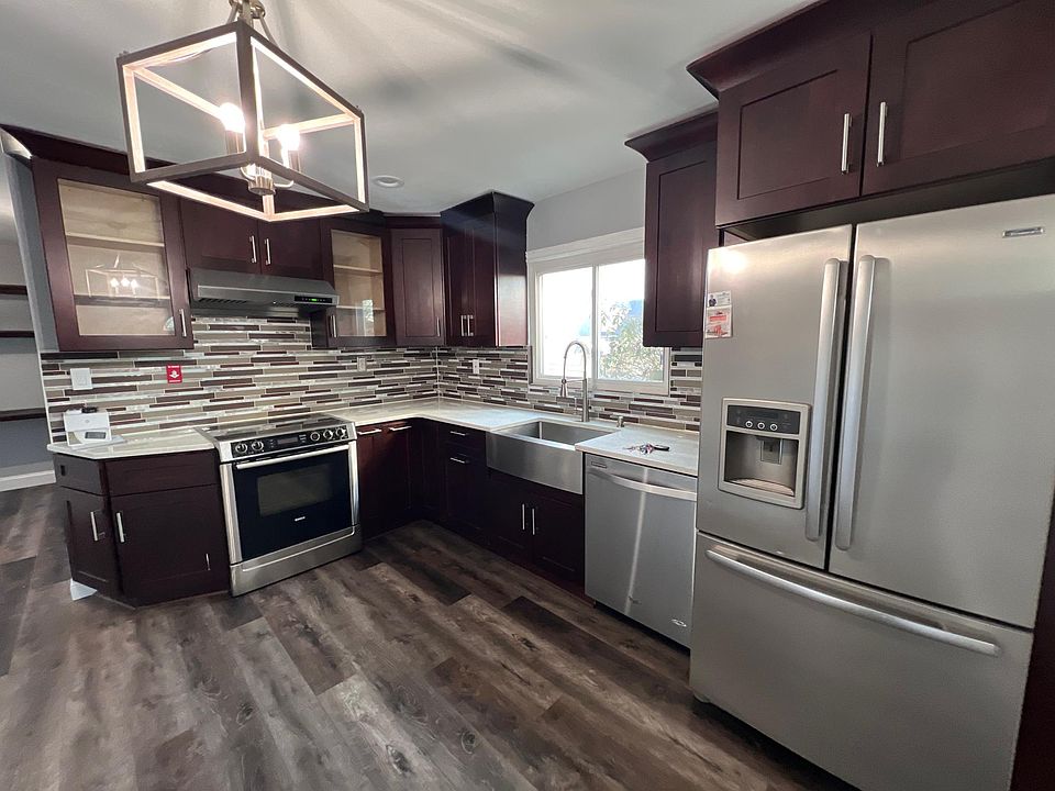 1st image of 170 Elm Dr E