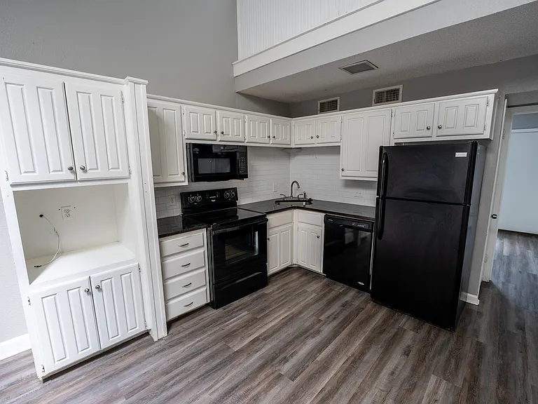 1400 Park Ave #C1 — Photo 2