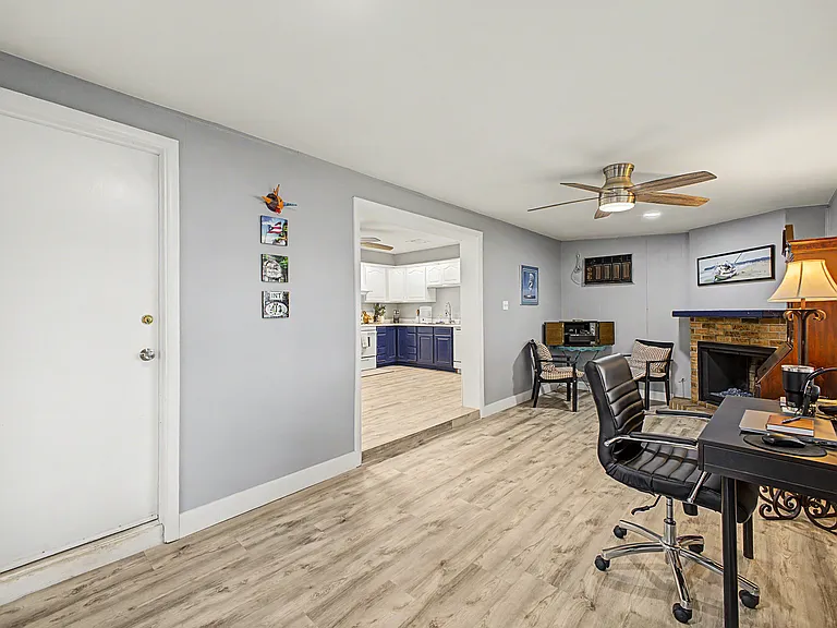 13832 N 17th Ave — Photo 27
