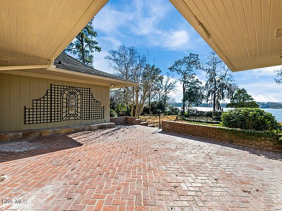 3rd image of 5003 Trent Woods Drive