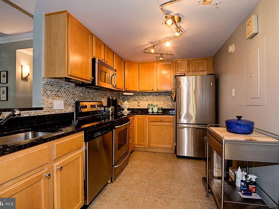 5th image of 880 N Pollard St APT 203