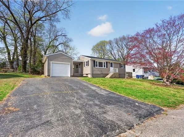 45 Winthrop Rd, Warwick, RI 02888