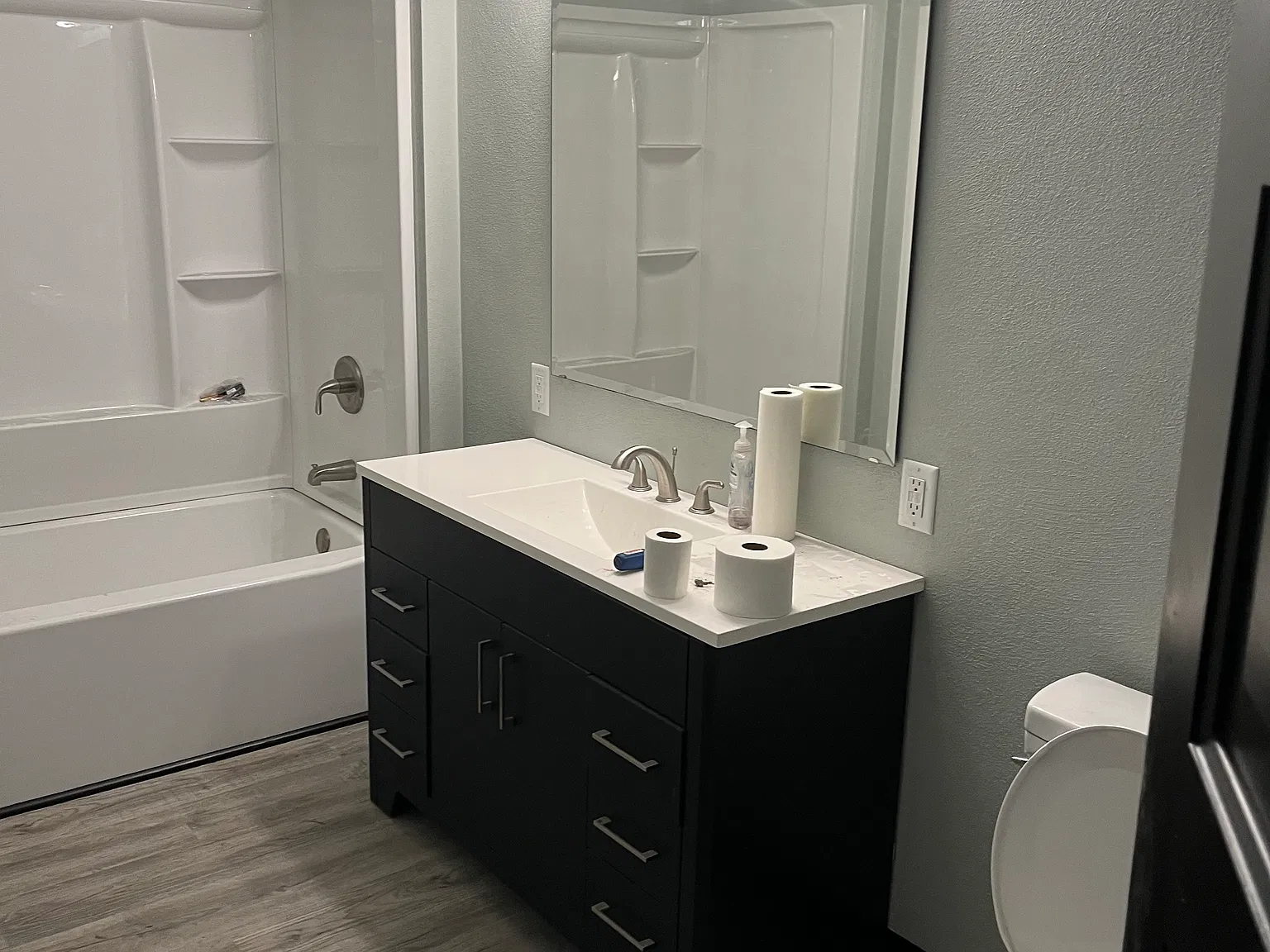 5 bed, 2560 sqft, $2,300 — Photo 3