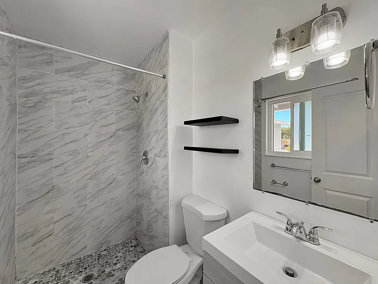 552 Luna Dr — Photo 12