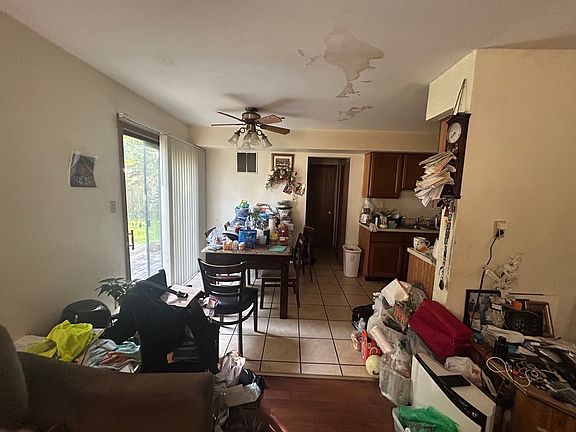 3rd image of 109 Azalea Cir