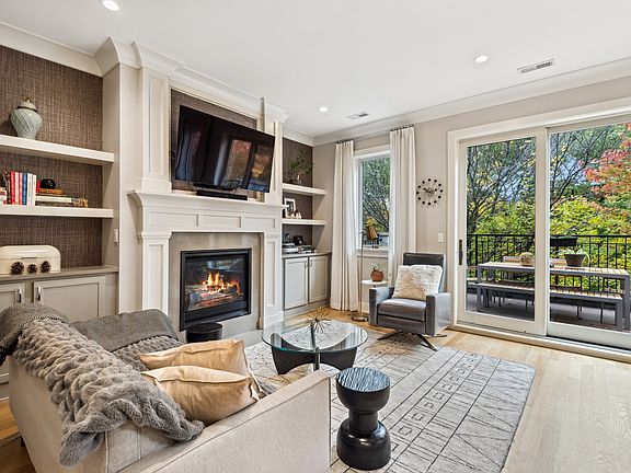 2nd image of 3844 N Damen Ave #3