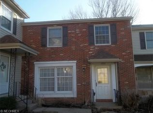 536 Austin Dr APT D, Barberton, OH 44203