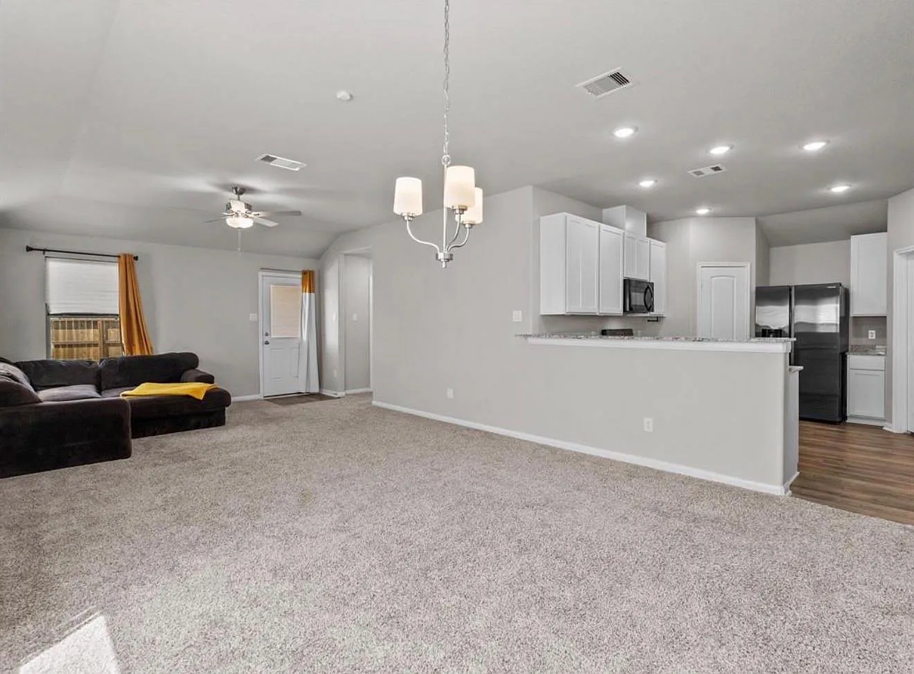 3 bed, 2.0 bath, 1401 sqft, $2,100 — Photo 4