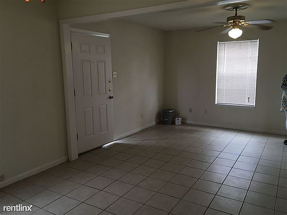 5th image of 401 Manuel Dr APT D