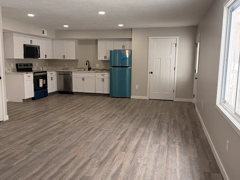 216 Wilcox Pkwy — Photo 2