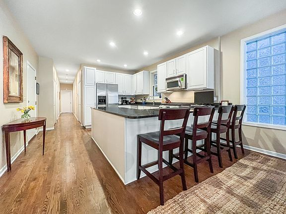 4th image of 630 W Wrightwood Ave APT 2E