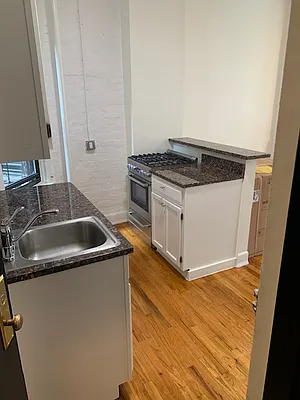 Rented by Skyline Realty LLC II | media 11