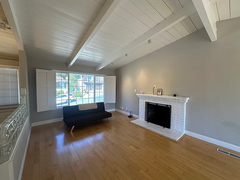 2350 Rosewood Dr — Photo 7