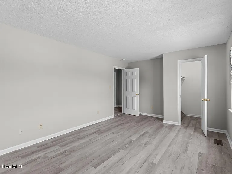 526 Myrtlewood Cir — Photo 12
