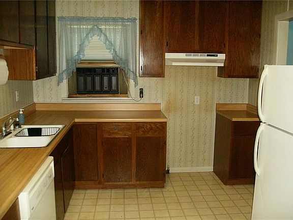 4th image of 1542 Graham St