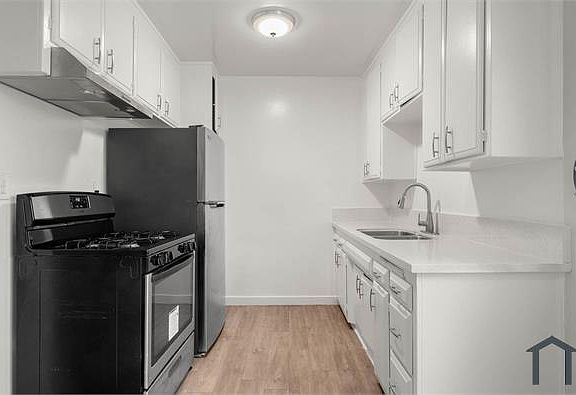 4th image of 1975 S Corning St APT 15