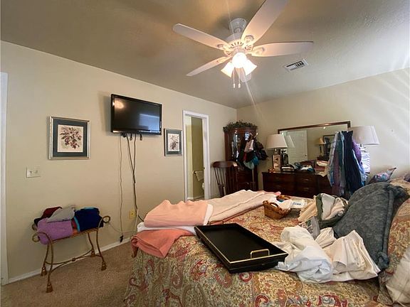 5th image of 302 Mary Dr