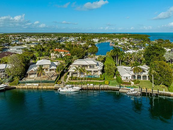 3rd image of 13 Angelfish Cay Dr