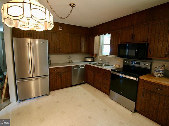 4th image of 130 Carol Dr