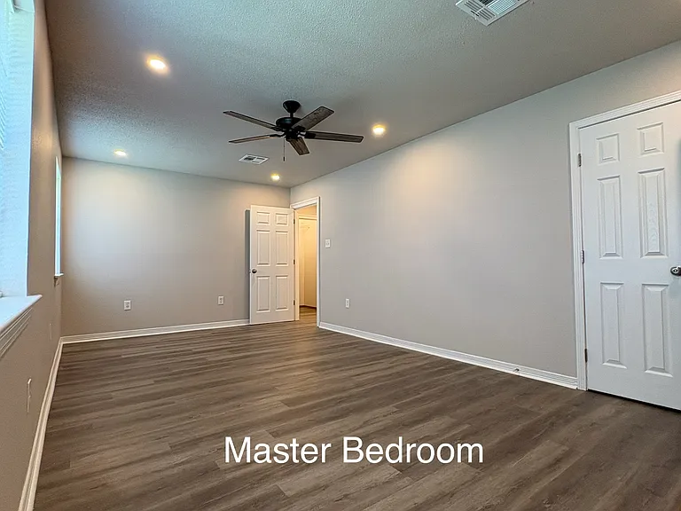 204 James Ct — Photo 12