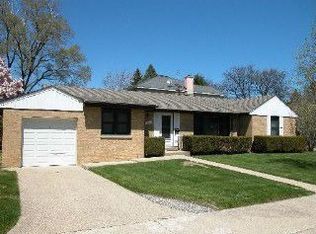 610 S Elmhurst Rd, Mount Prospect, IL 60056