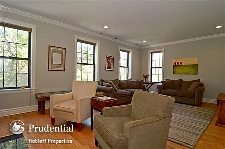 4th image of 625 W Stratford Pl APT 2E