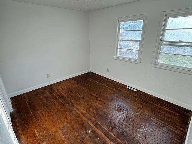 2021 N Pierce Ave — Photo 7