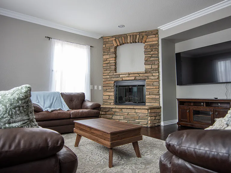 44310 Apache Plume St — Photo 1