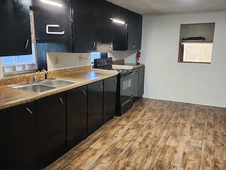 386 NW Ash Dr — Photo 3