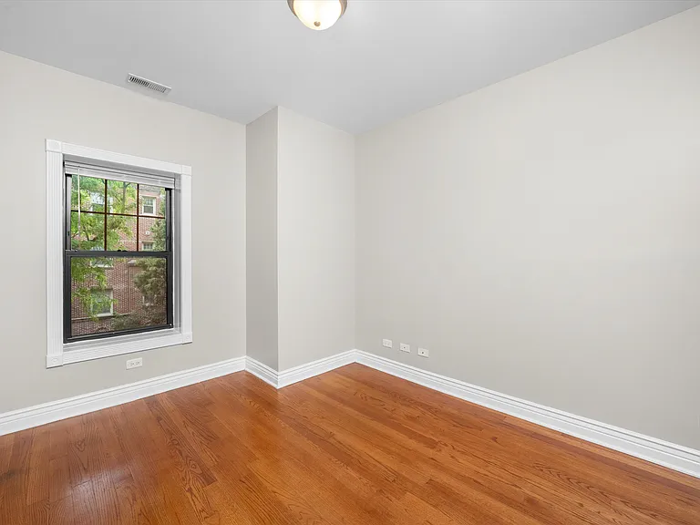 6300 N Rockwell St #B2 — Photo 18