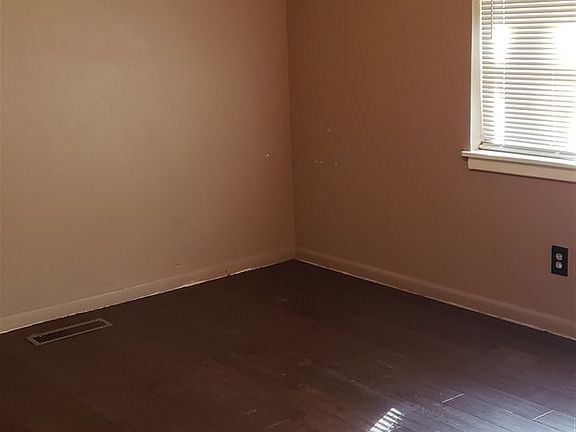 4th image of 2707 Stilwell Dr